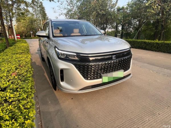 蓝电E5有多好？油耗省，续航长，9.98万就能入手的中型插混SUV！